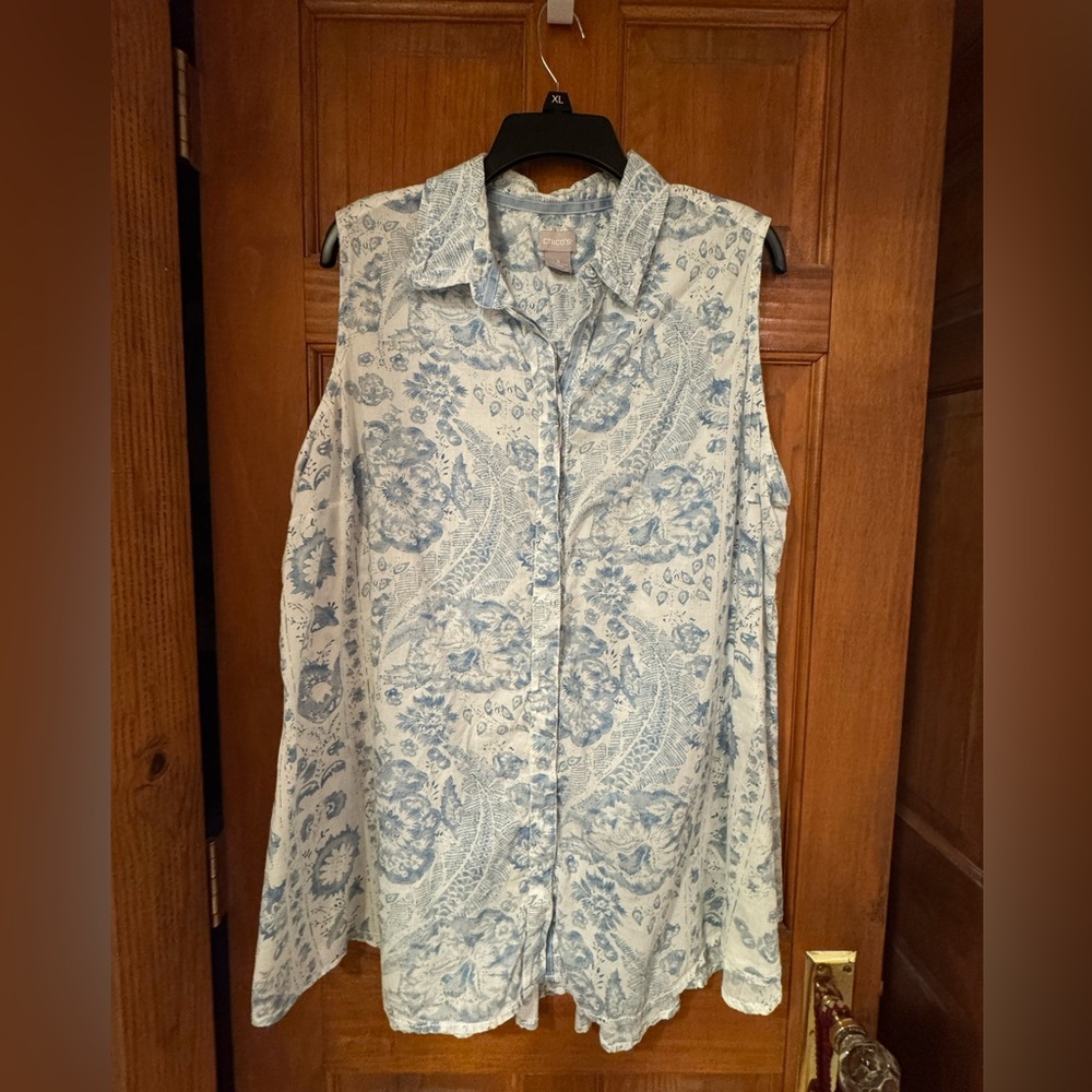 Chico's White and Blue Sleeveless Button Down Shirt
